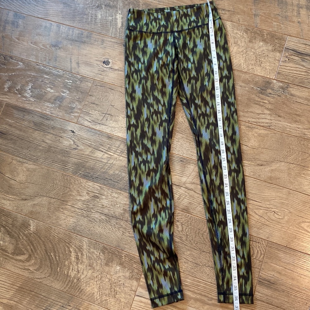 Lululemon Lusche Telemark Almost Pear Inkwell Green Print Leggings., size 2 - Picture 11 of 11